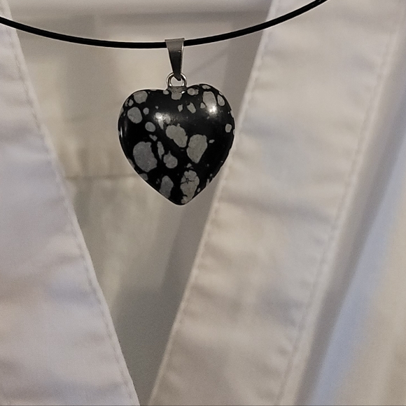 Pretty 😍 circular necklace with barrel screw clasp with ONE 1 Heart pendent - Picture 1 of 13